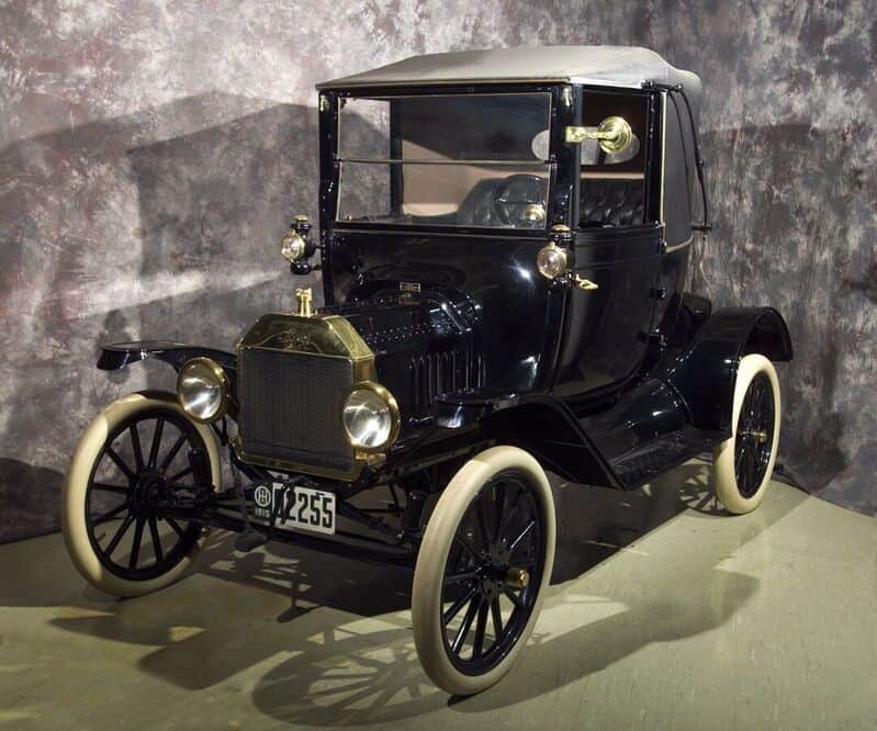 1915 Ford Model T Couplet