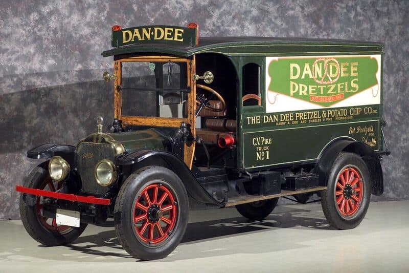 1920 White Model 15 Dan Dee Pretzel Truck