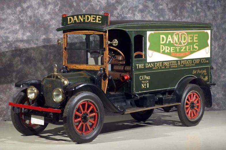 1920 white model 15 dan dee pretzel truck 1