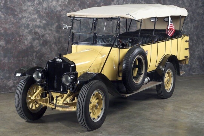 1925 white yellowstone bus 2